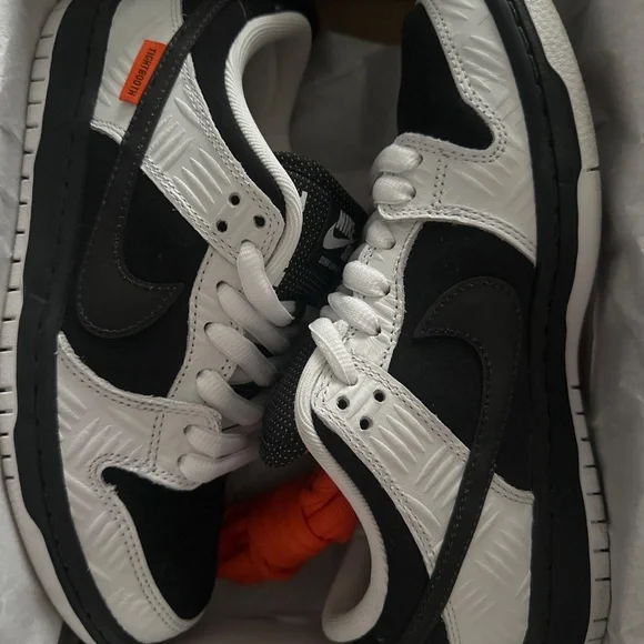TIGHTBOOTH x Dunk Low SB